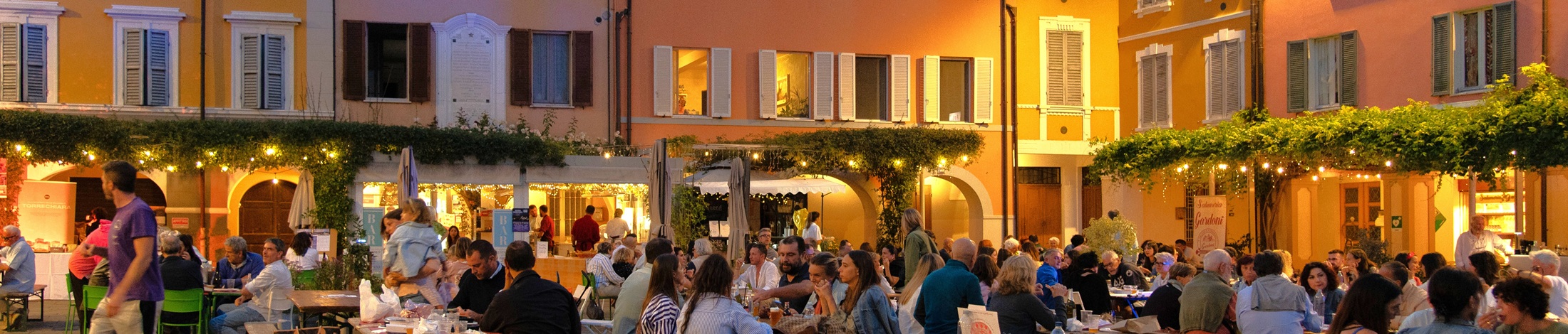 Franciacorta e Fritto di Mare in Piazzetta a Torrechiara 